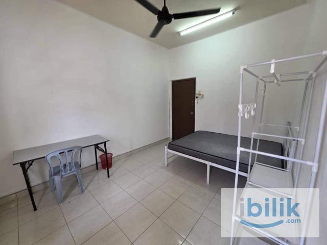 Room for rent in Petaling, Alam Impian
