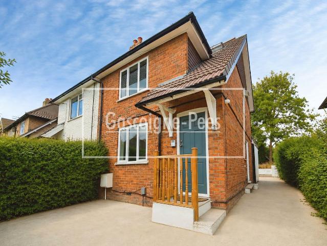 Room for rent in Westborough, Surrey