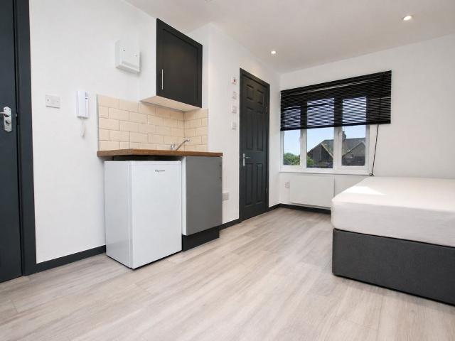 Room for rent in Westborough, Surrey