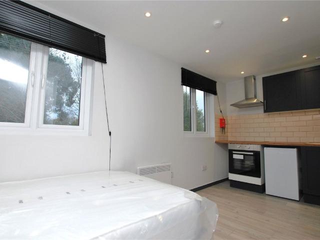Room for rent in Westborough, Surrey