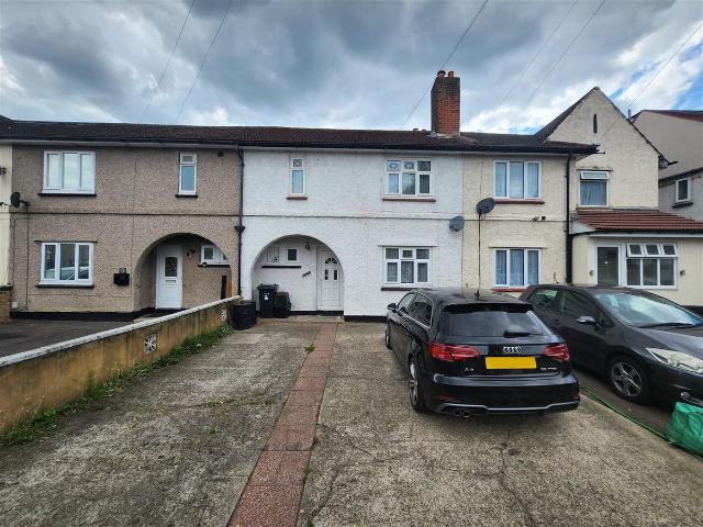 Apartment for rent in Newbury Park, Greater London