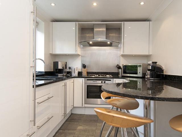 House for rent in London Borough of Merton, Raynes Park