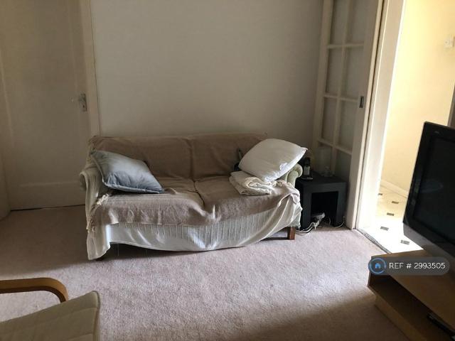 House for rent in London Borough of Merton, Raynes Park