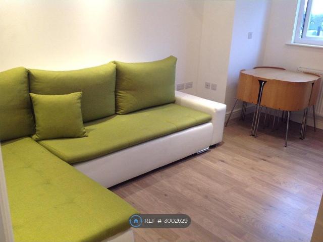 Apartment for rent in Lane, Greater London