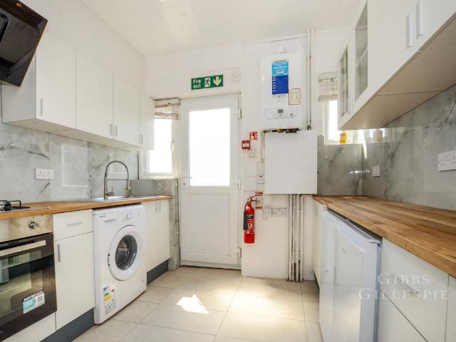Apartment for rent in Lane, Greater London
