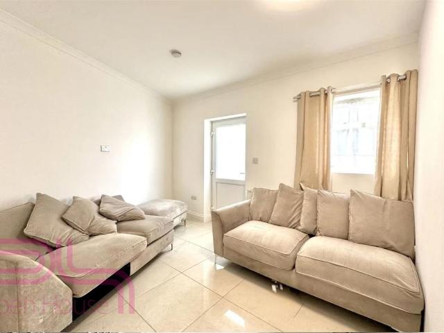 House for rent in London Borough of Ealing, Greater London