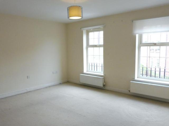 Townhouse for rent in Kirkstall, West Yorkshire