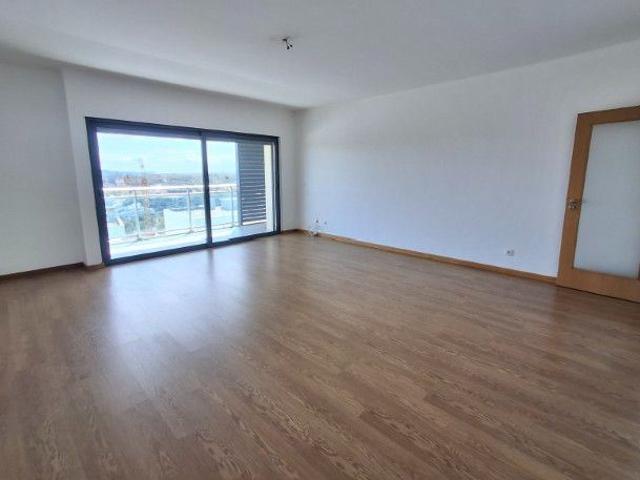 Apartamento alugar em Ribeira Acima, Oeiras