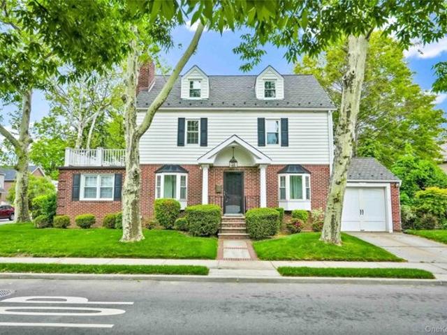 House for sale in Queens, Arverne