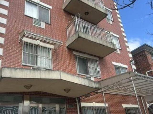 Condo for sale in Elmhurst Condo for sale in Elmhurst