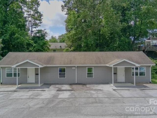 House for sale in Hendersonville