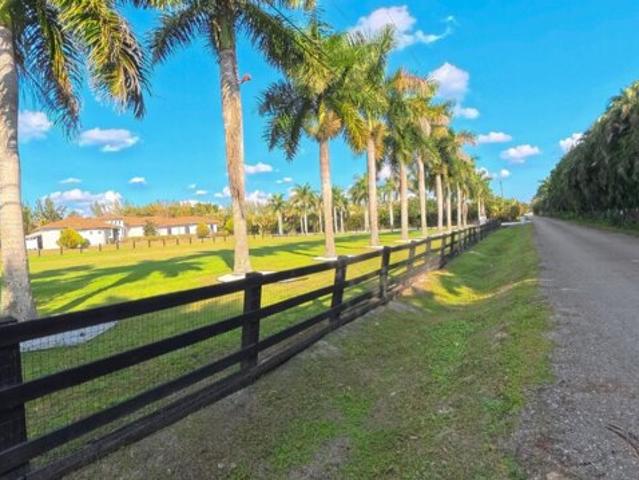 House for sale in Loxahatchee, Florida