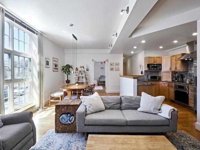 Condo for sale in Cambridge