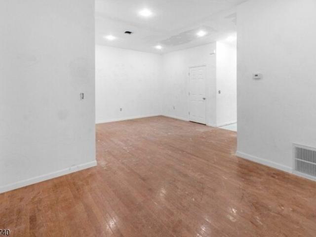House for sale in Elizabeth, New Jersey