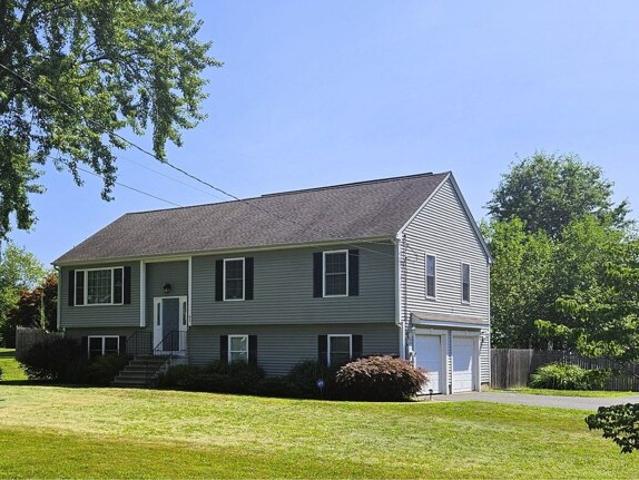 House for sale in Suffield