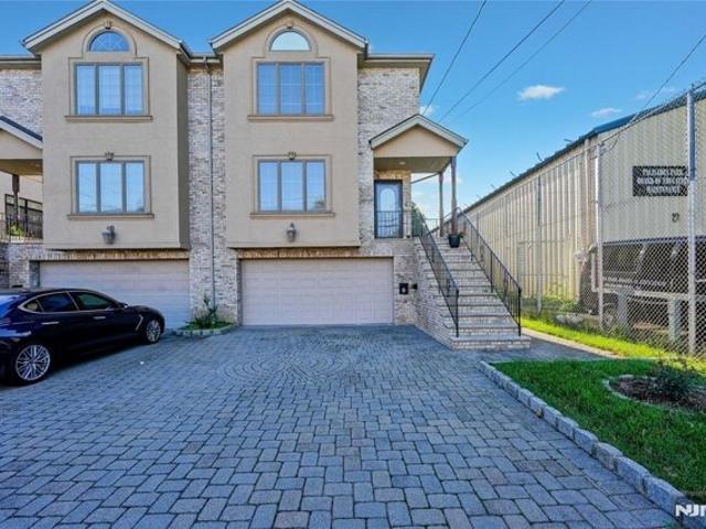 Condo for sale in Palisades Park, New Jersey