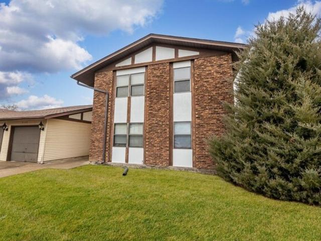 Condo for sale in Country Club Hills