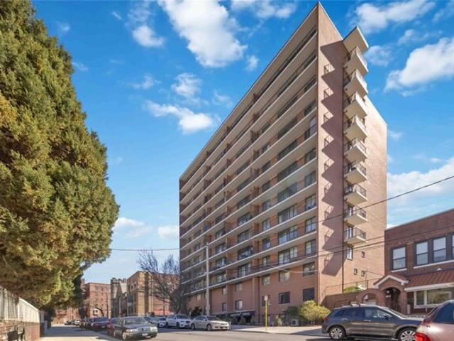 Condo for sale in Astoria