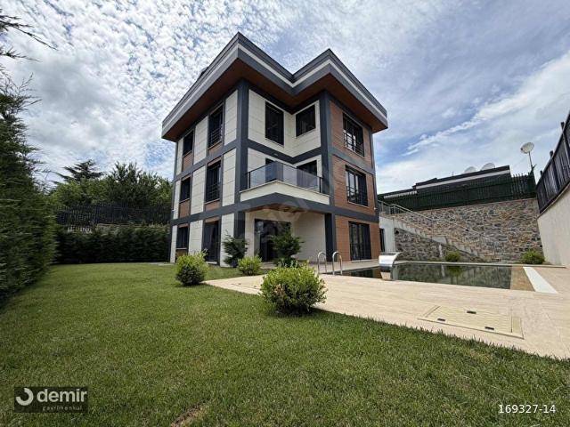 Çekmeköy, İstanbul içerisinde satılık Villa