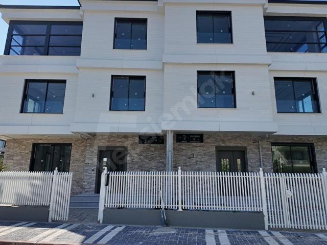 Akhisar, Manisa içerisinde satılık Villa