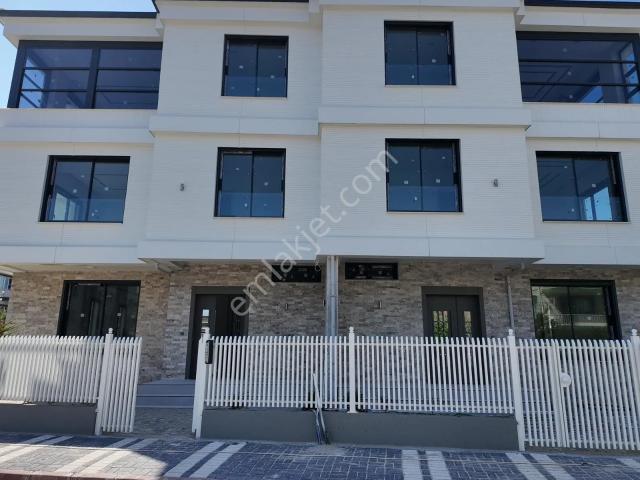 Akhisar, Manisa içerisinde satılık Villa