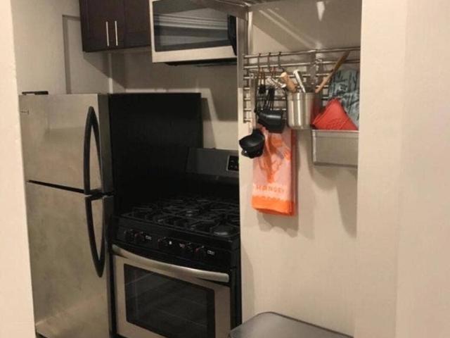 Room for rent in Canoga Park, California