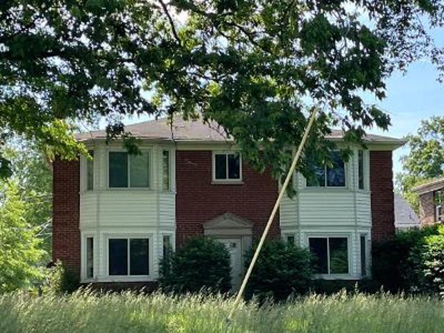 House for sale in Roselawn