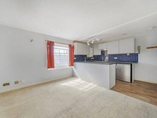 Apartment for rent in Henley-on-Thames, Berrick Salome