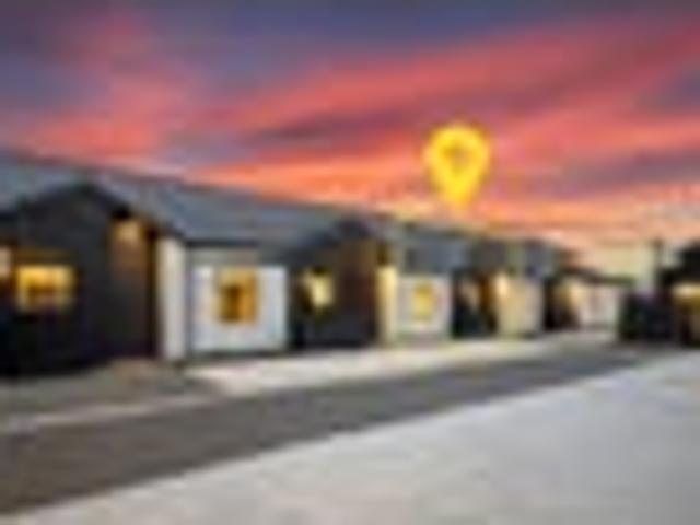 Townhouse for sale in Chaslands, Canterbury