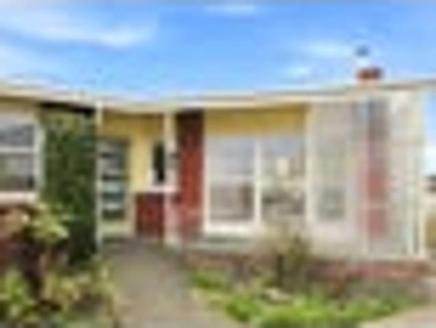 House for sale in Chaslands, Canterbury