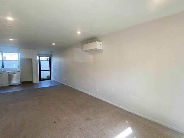Townhouse for rent in Owhata