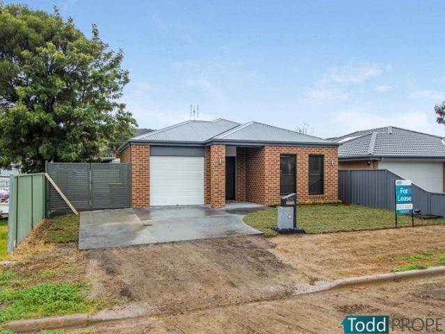 Townhouse for rent in Heathcote, Victoria