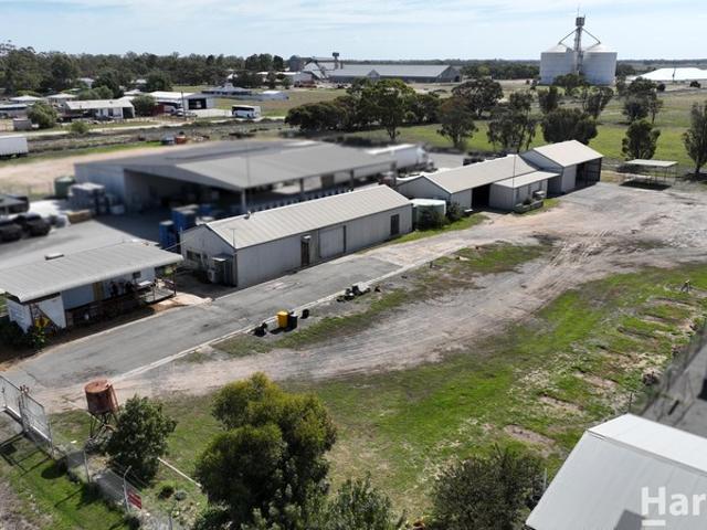 Warehouse for sale in Warracknabeal, Victoria