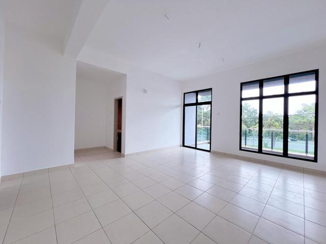 Terraced House for sale in Malaka