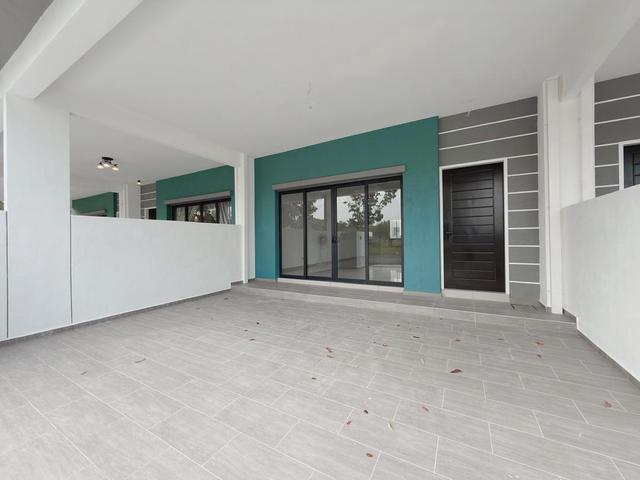 Terraced House for sale in Malaka