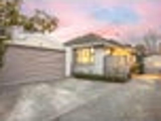 House for sale in Chaslands, Canterbury