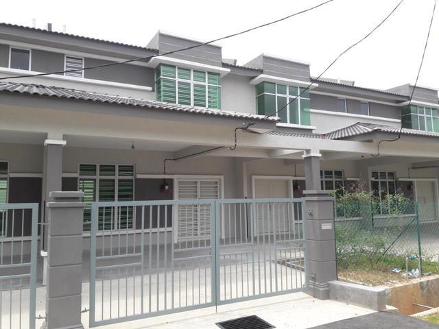 Terraced House for sale in Malaka