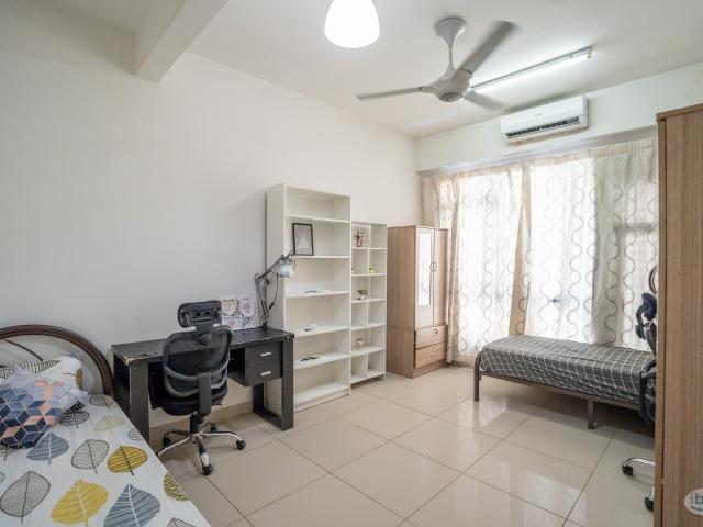 Room for rent in Petaling, Alam Impian