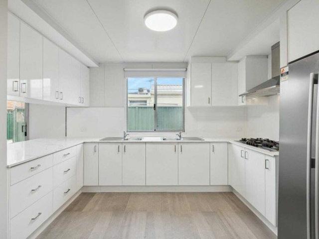 Villa for rent in Cloverdale, Western Australia
