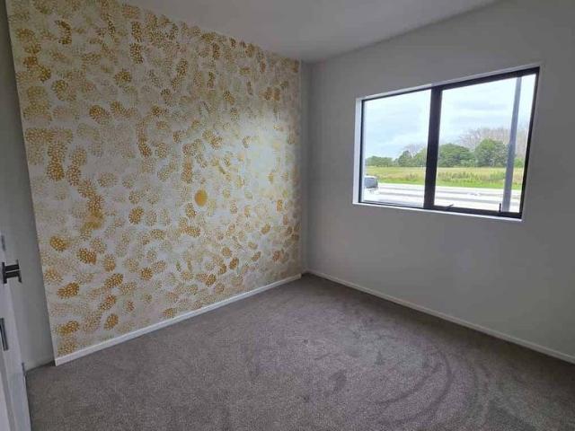 Townhouse for rent in Bellfield Estate, Papakura