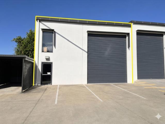 Warehouse for rent in Toombul, Queensland