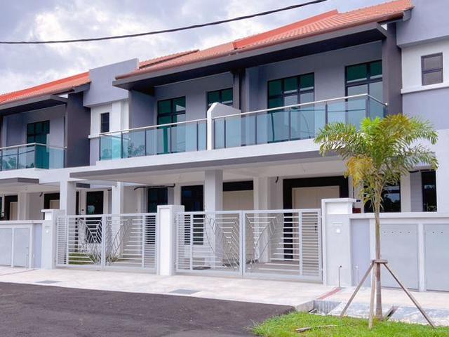 Terraced House for sale in Malaka