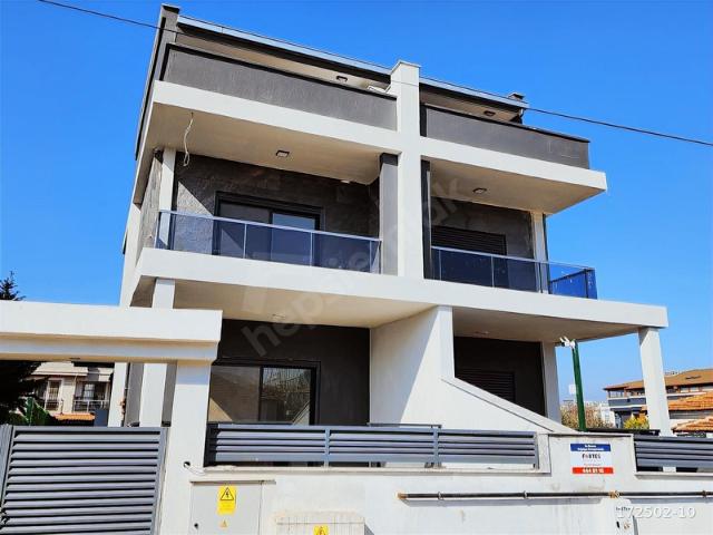 Barbaros Mahallesi, Menderes içerisinde satılık Villa