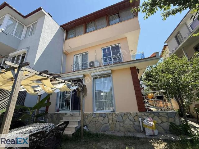 Çukuraltı Mahallesi, Menderes içerisinde satılık Villa