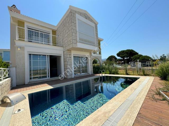 Kuşadasi içerisinde satılık Villa