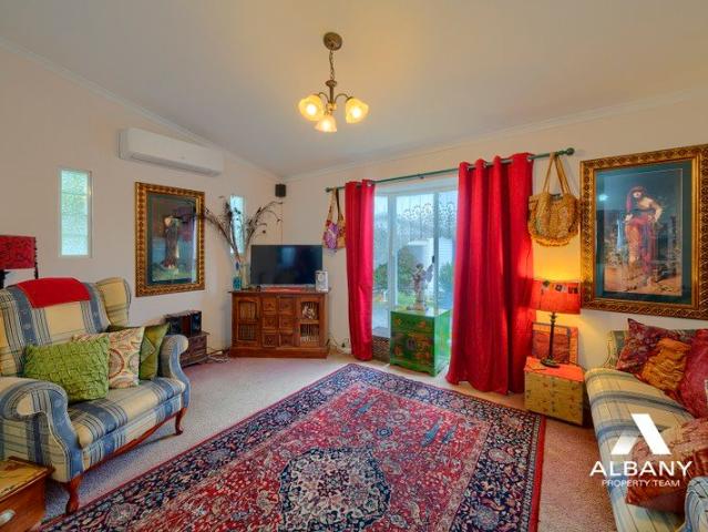 House for sale in Centennial Park, Albany