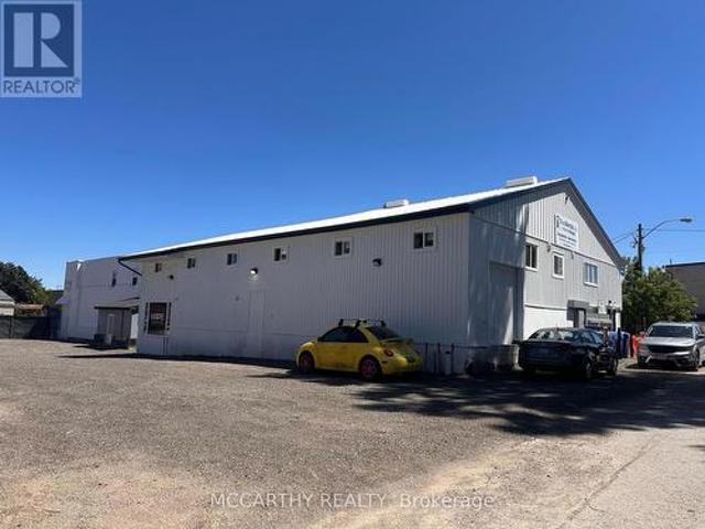 Commercial for rent in Dufferin, Ontario