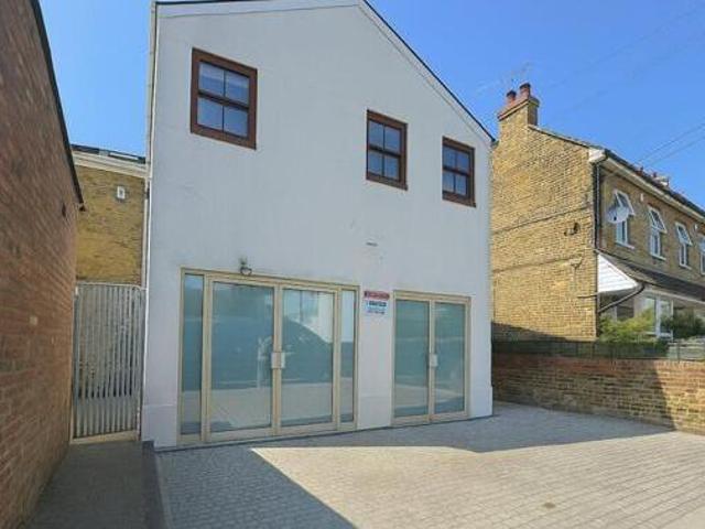 House for rent in Alton Barnes, Essex