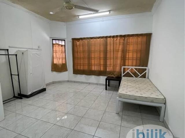 Room for rent in PJU 6, Petaling Jaya
