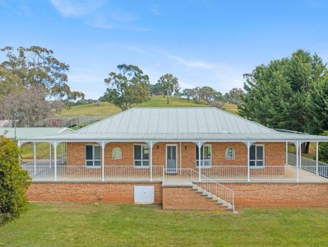 Cottage for sale in Lyndhurst, New South Wales